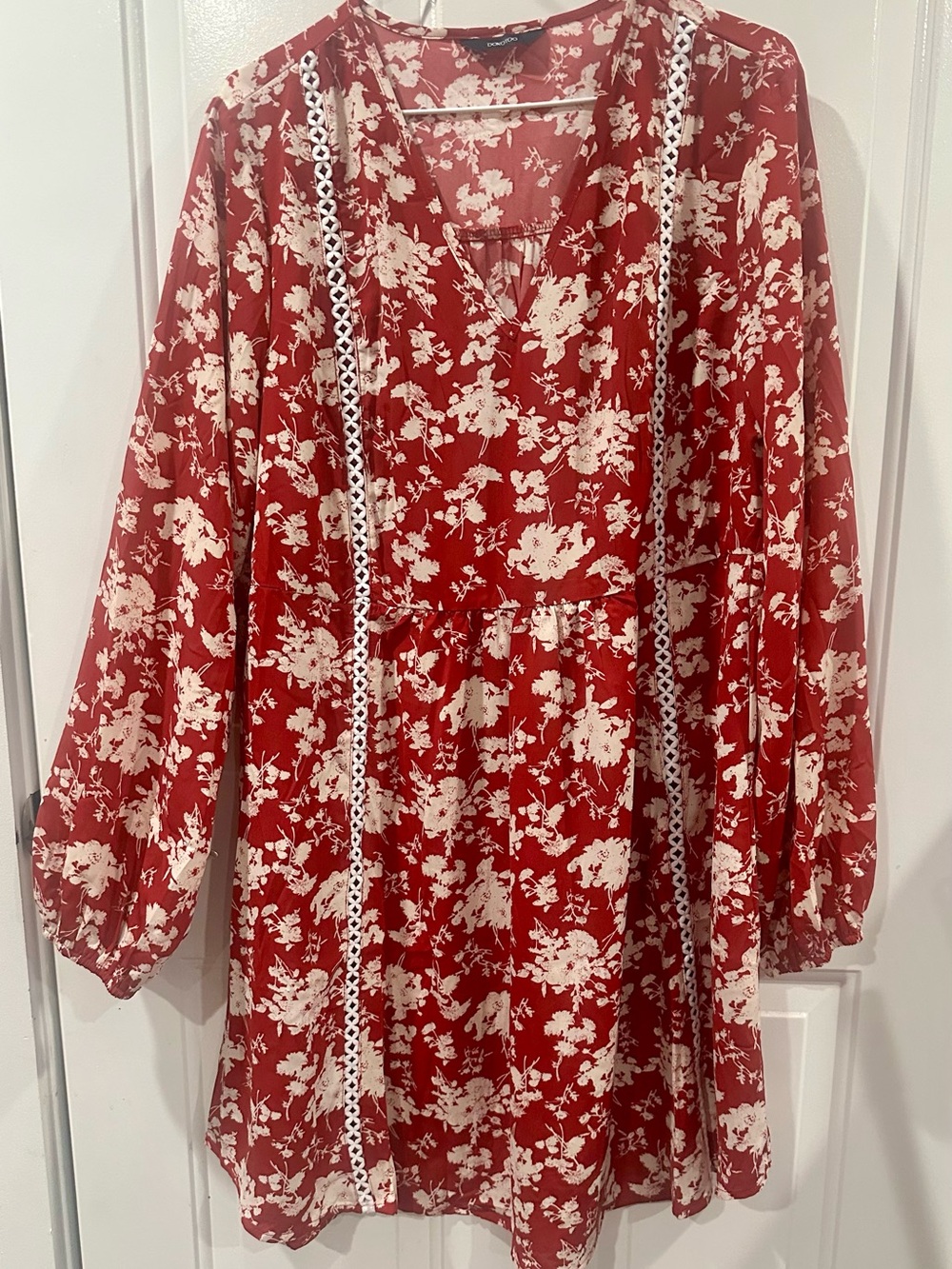 Women’s Red Floral Lace-Trim V-Neck Tunic